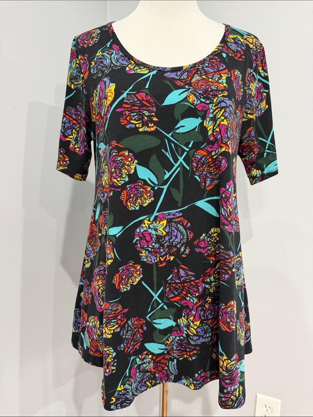 LuLaRoe perfect T Multicolor Rose Print